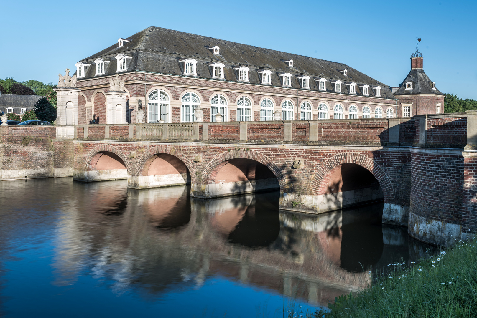 Spiegelung am Schloss