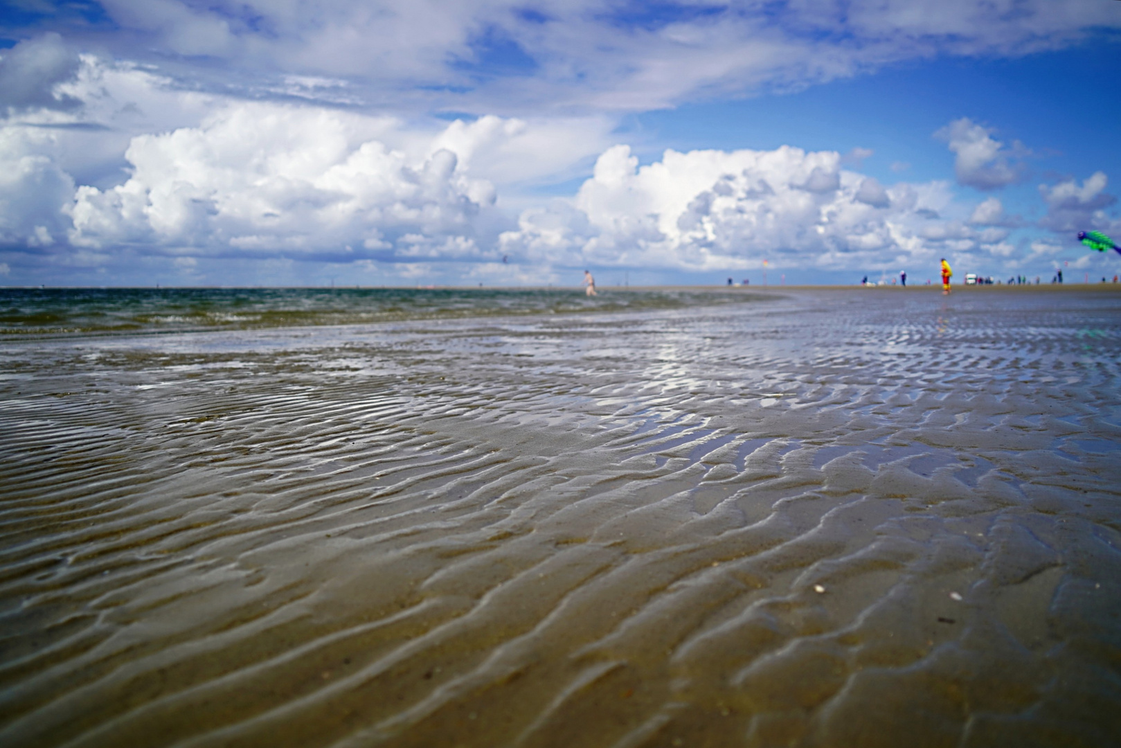 Spiegelung am Strand 