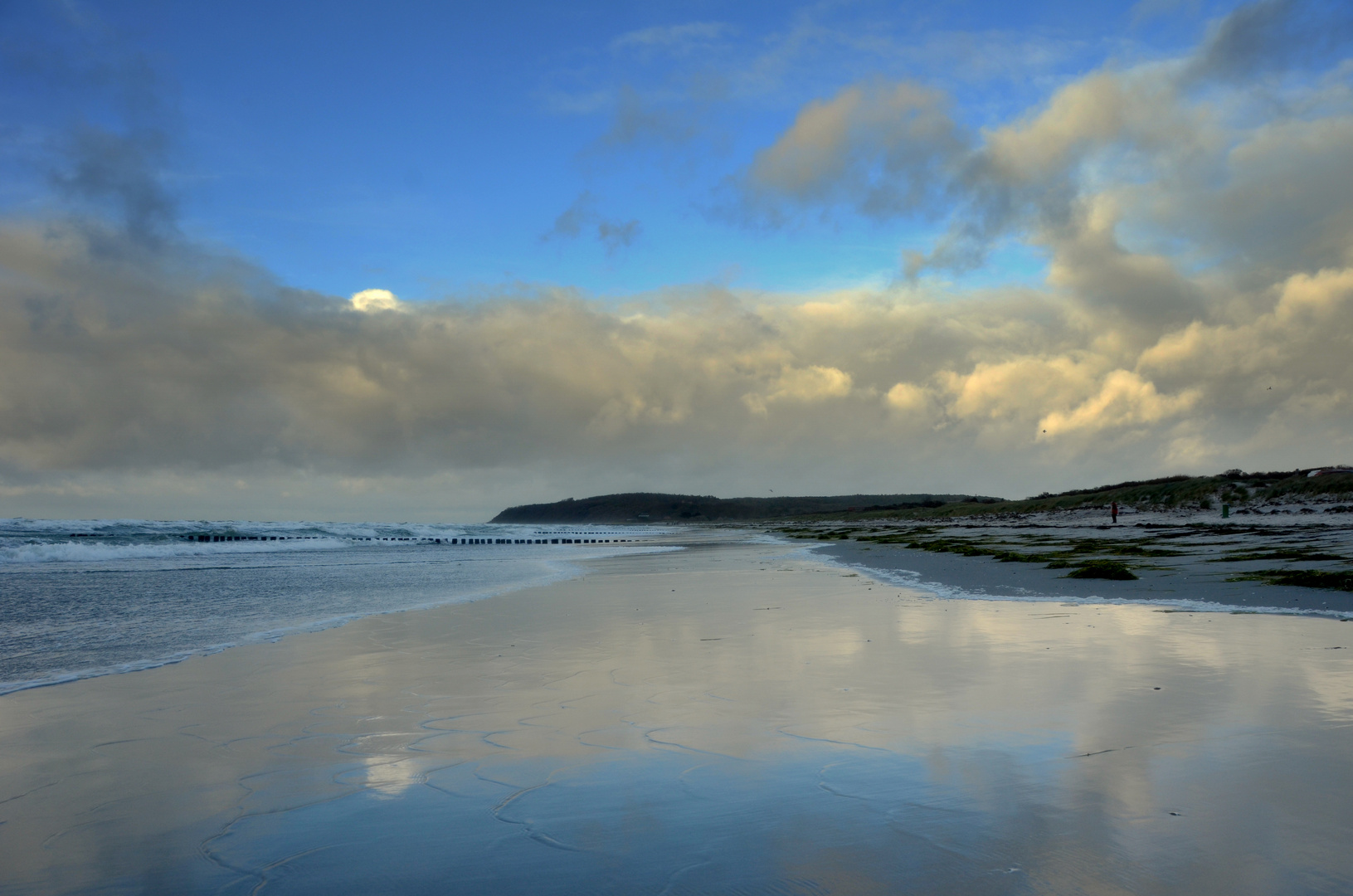 Spiegelung am Strand 