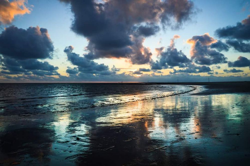 Spiegelung am Strand 