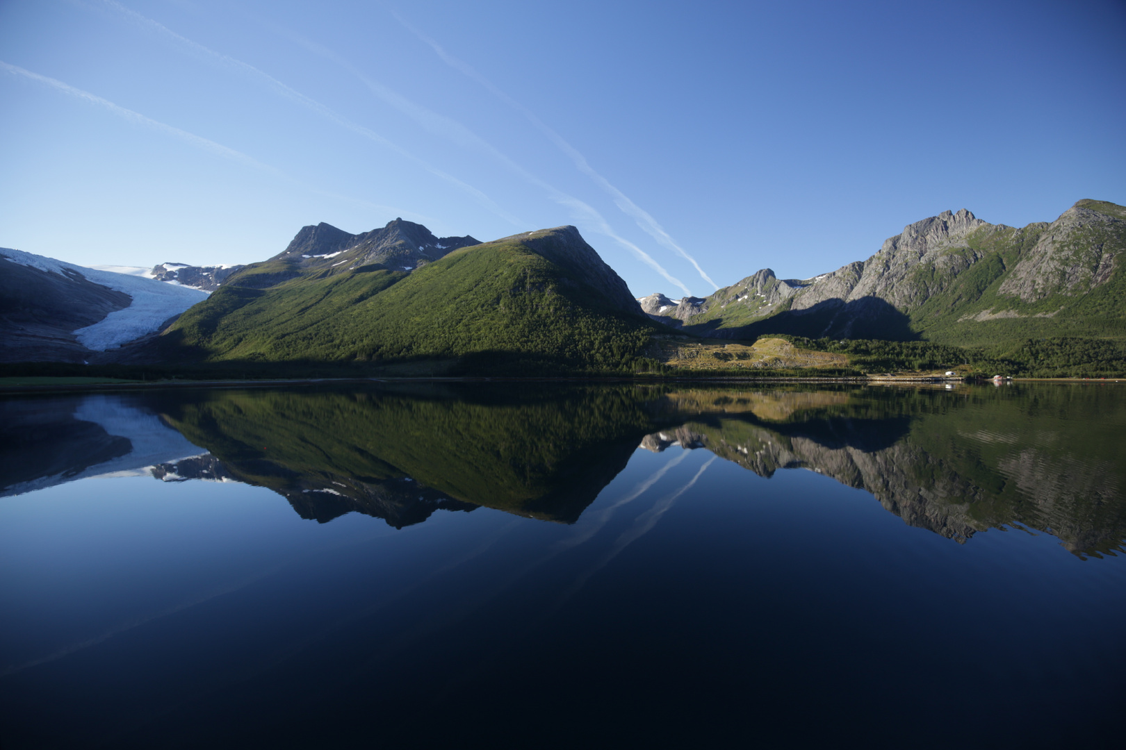 Spiegelung am Svartisen Gletscher - Norwegen
