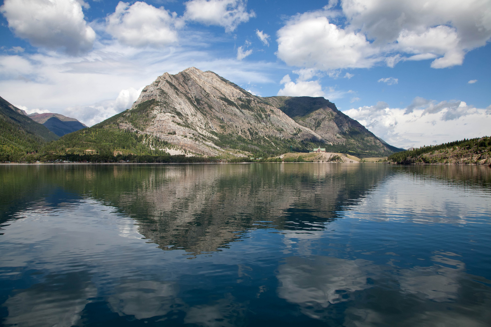 Spiegelung am Waterton Lake