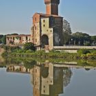 Spiegelung am/im Arno in Pisa