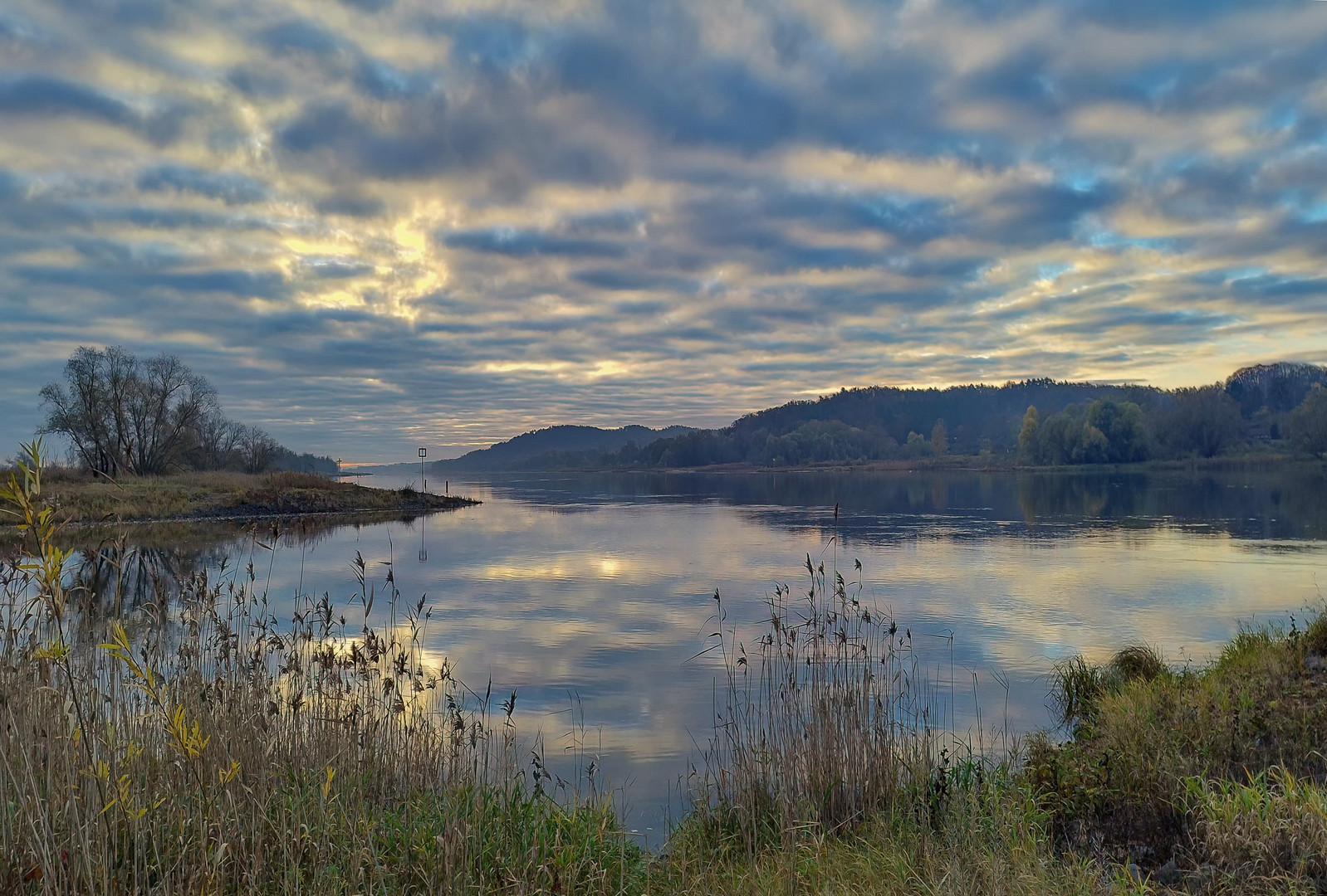 Spiegelung an der Elbe 