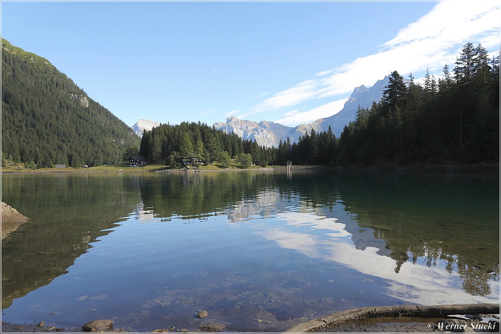 Spiegelung auf dem Arnisee