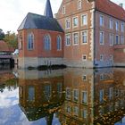 Spiegelung auf der Gräfte von Wasserburg Hülshoff im Münsterland