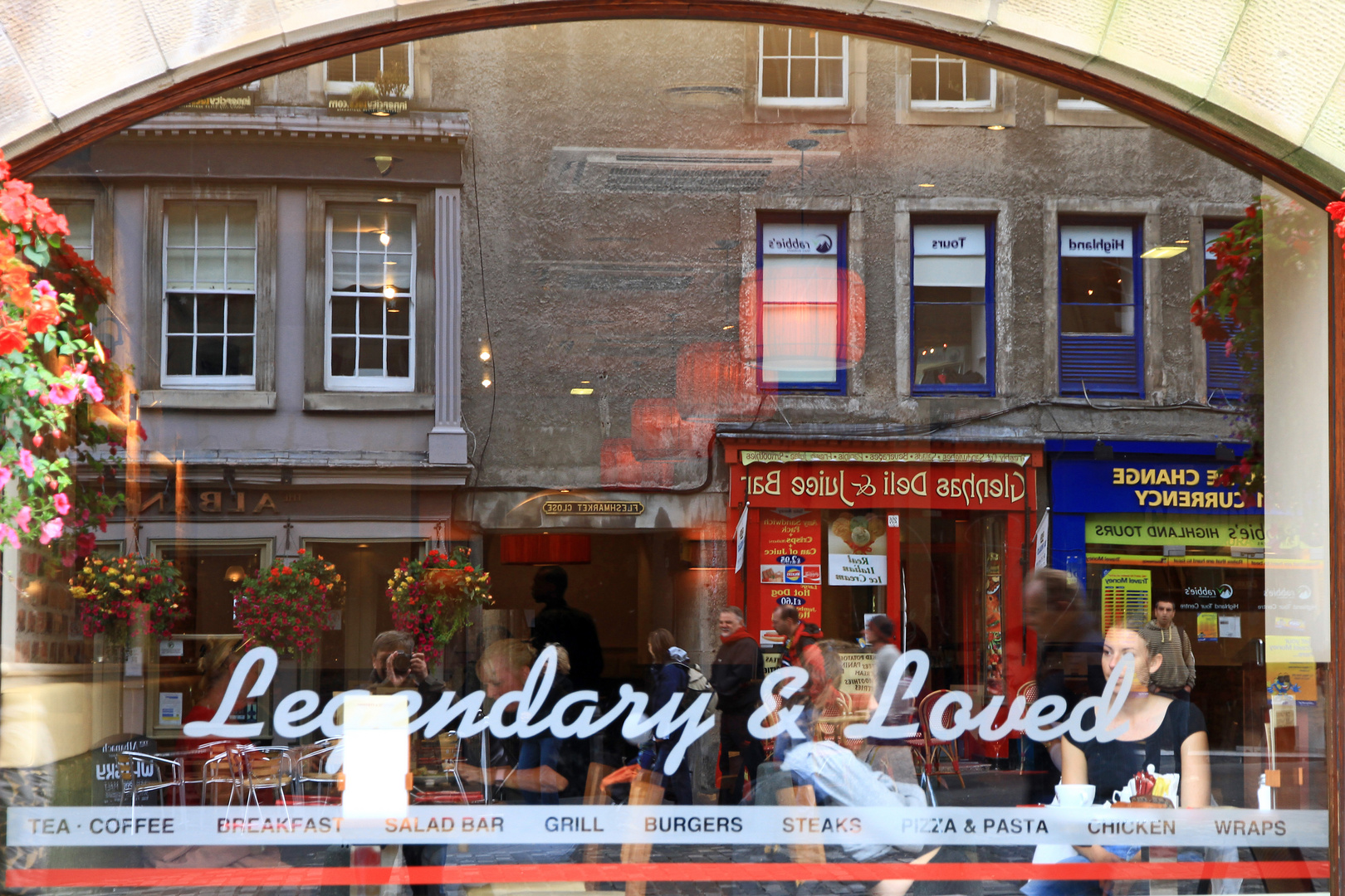 Spiegelung auf der Royal Mile, Edingurgh, Schottland