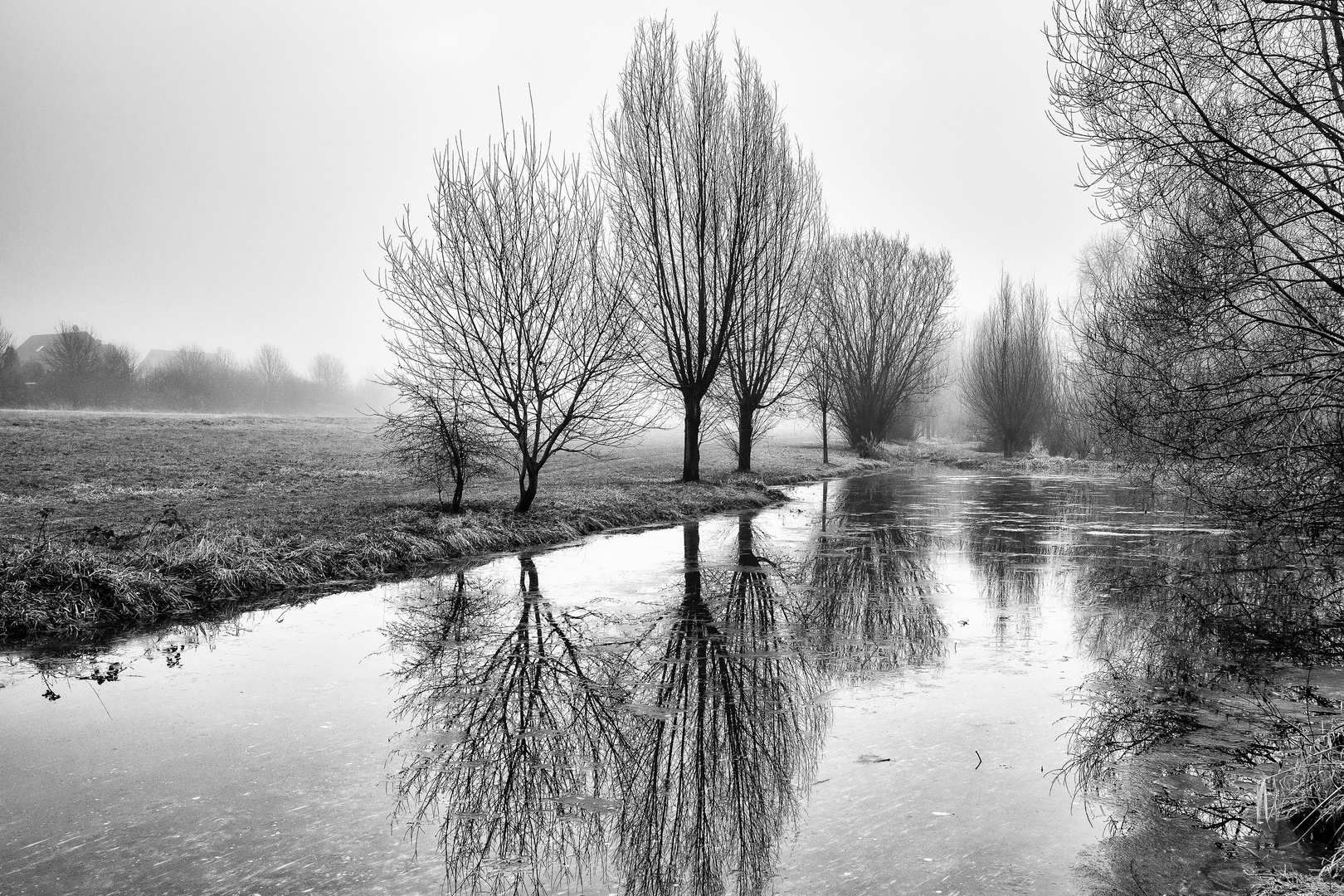 Spiegelung auf Wasser und Eis