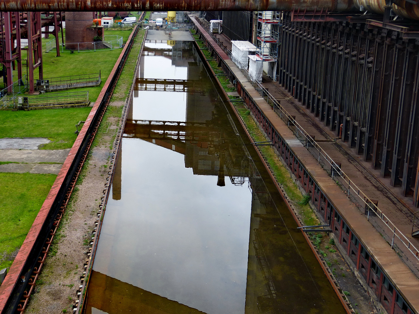 Spiegelung auf Zollverein   Spiegeltag 