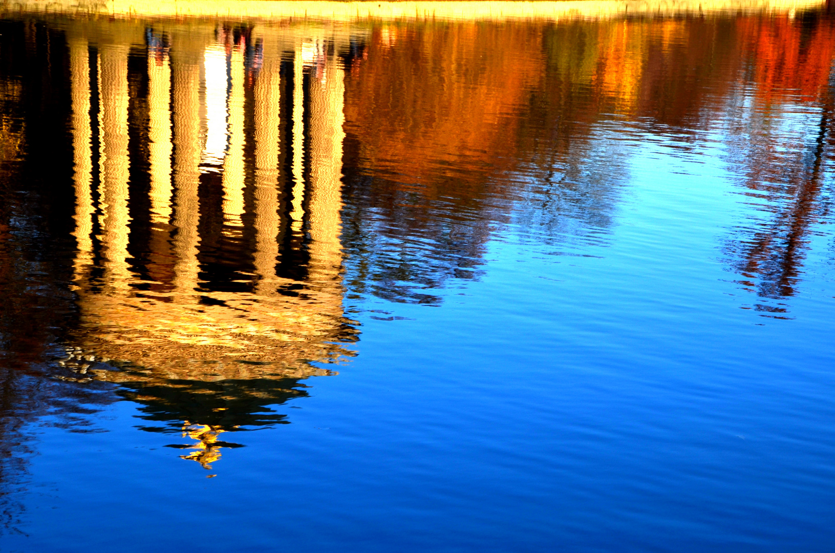 Spiegelung - Badenburger See mit Apollotempel