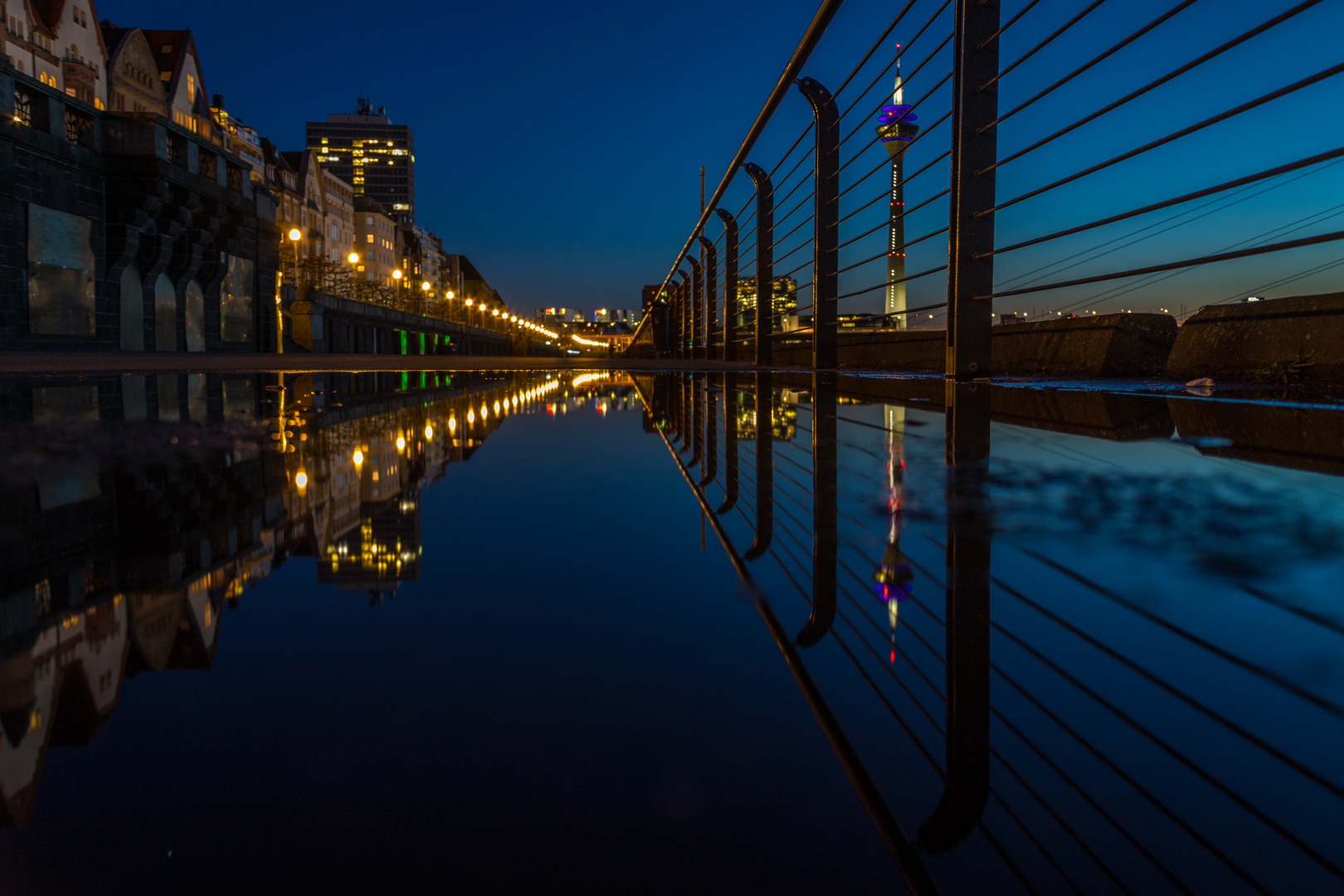 Spiegelung bei Nacht