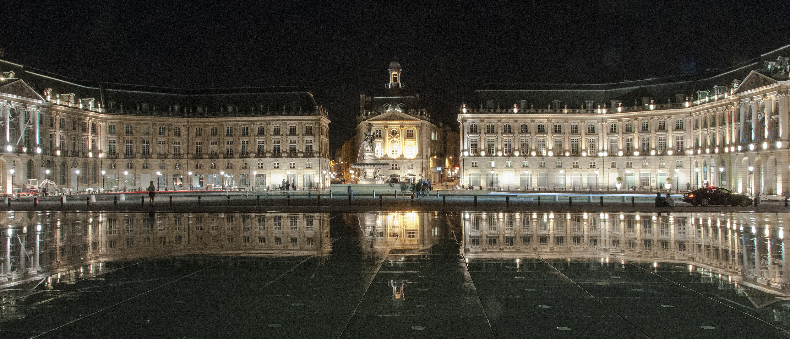 Spiegelung bei Nacht