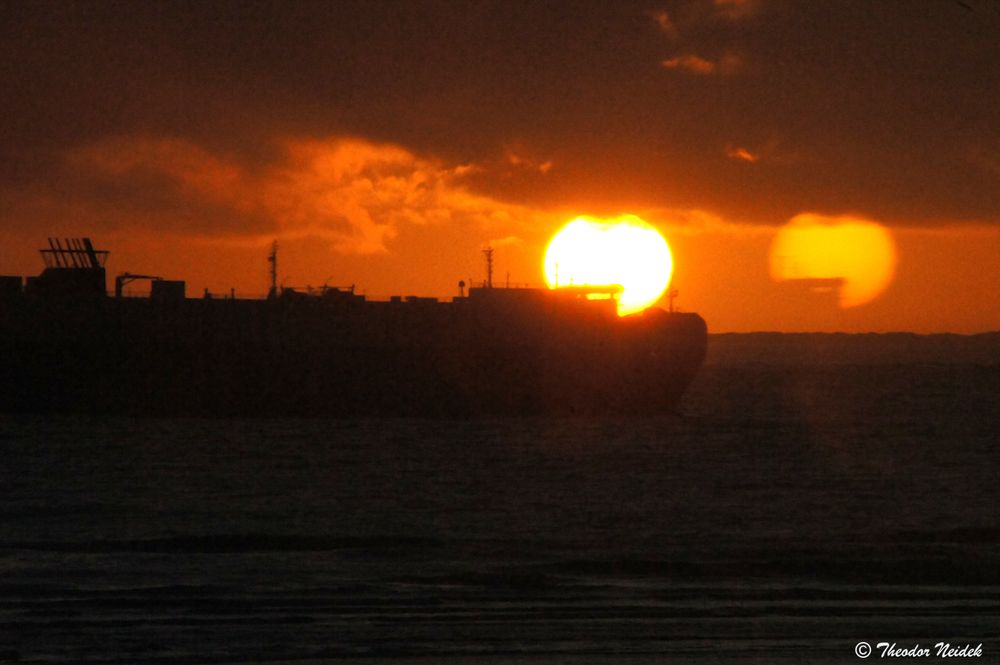 Spiegelung bei Sonnenuntergang