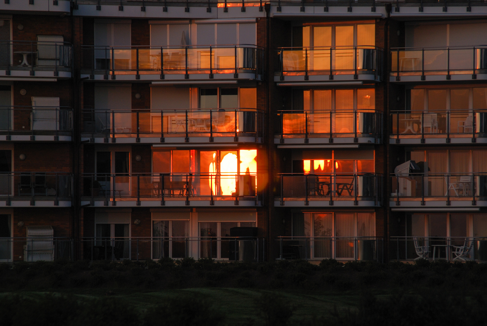 Spiegelung beim Sonnenuntergang in Duhnen