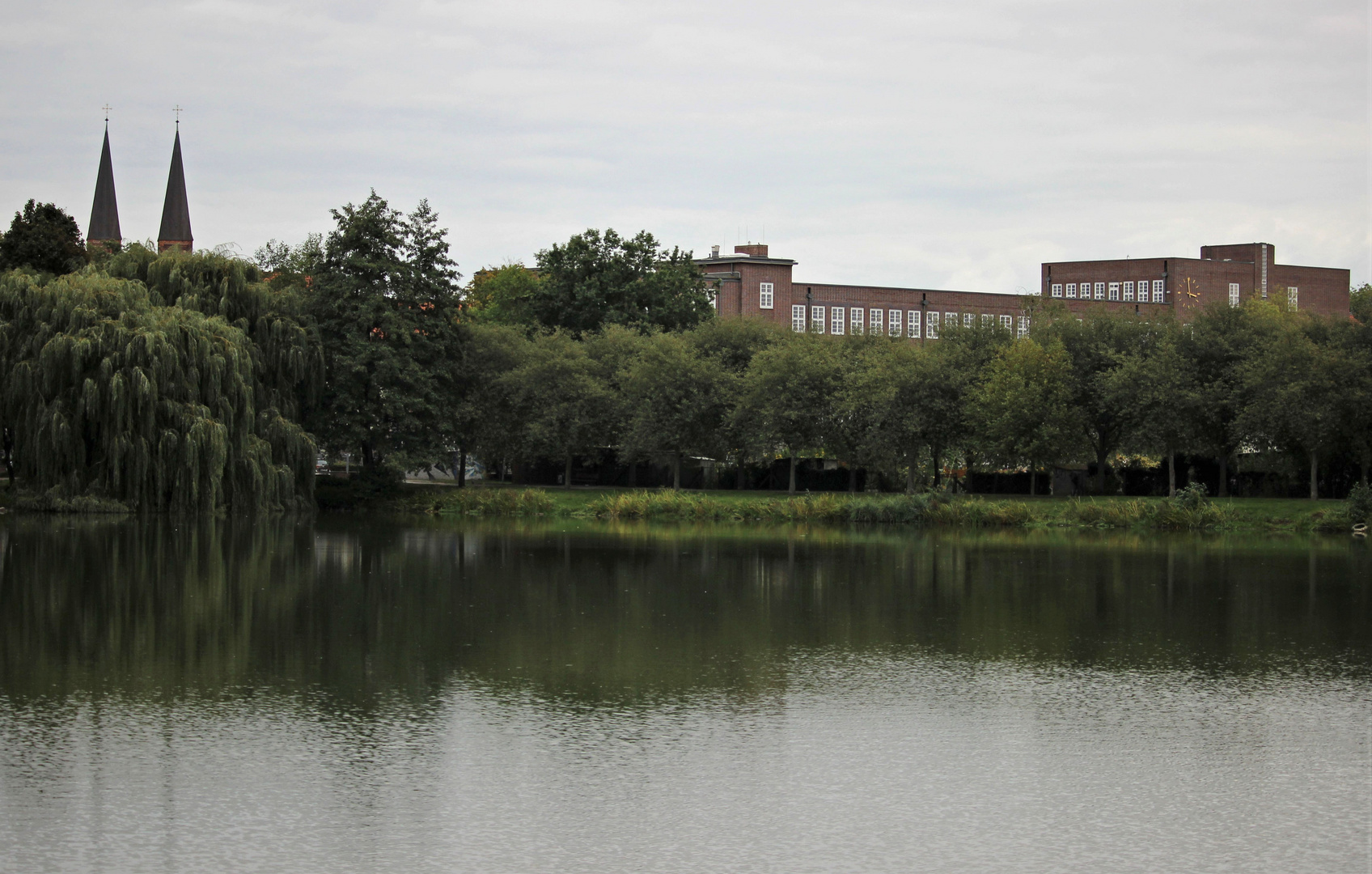 Spiegelung der Bäume im See