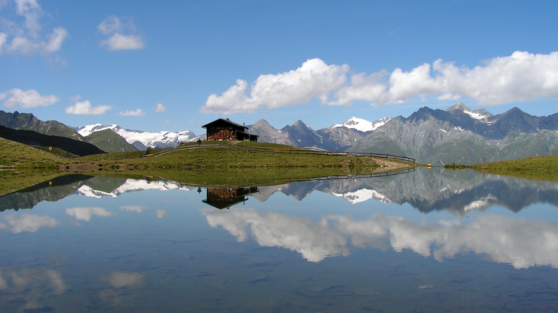 Spiegelung der vergletscherten Hohen Tauern im Zupalsee