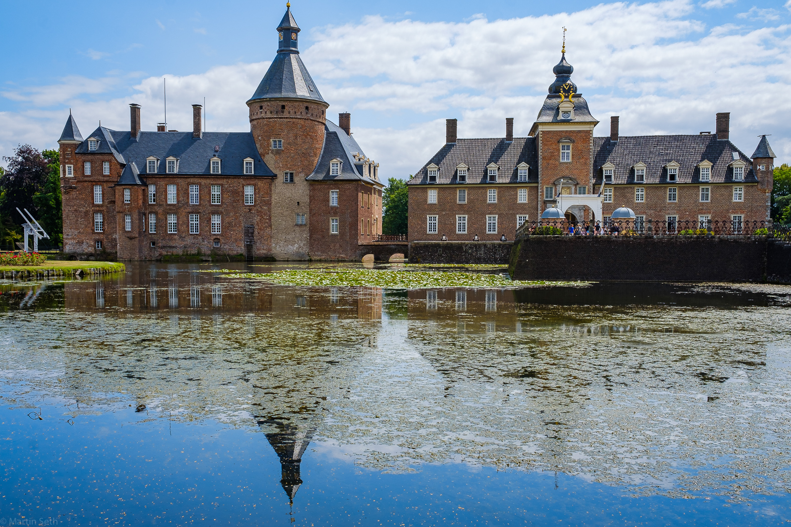 Spiegelung der Wasserburg Anholt bei Emmerich