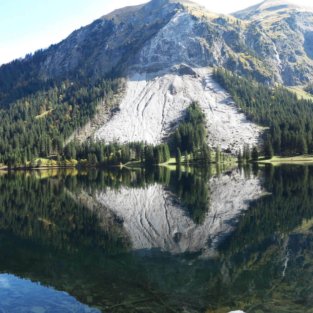  Spiegelung des Bergsturzes