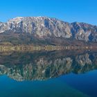 Spiegelung des Höllengebirges im Attersee...