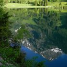 Spiegelung eines Berges im Vilsalpsee Tannheimertal