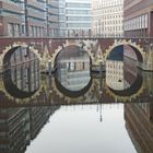 Spiegelung...,,, Ellerntorsbrücke in Hamburg.....