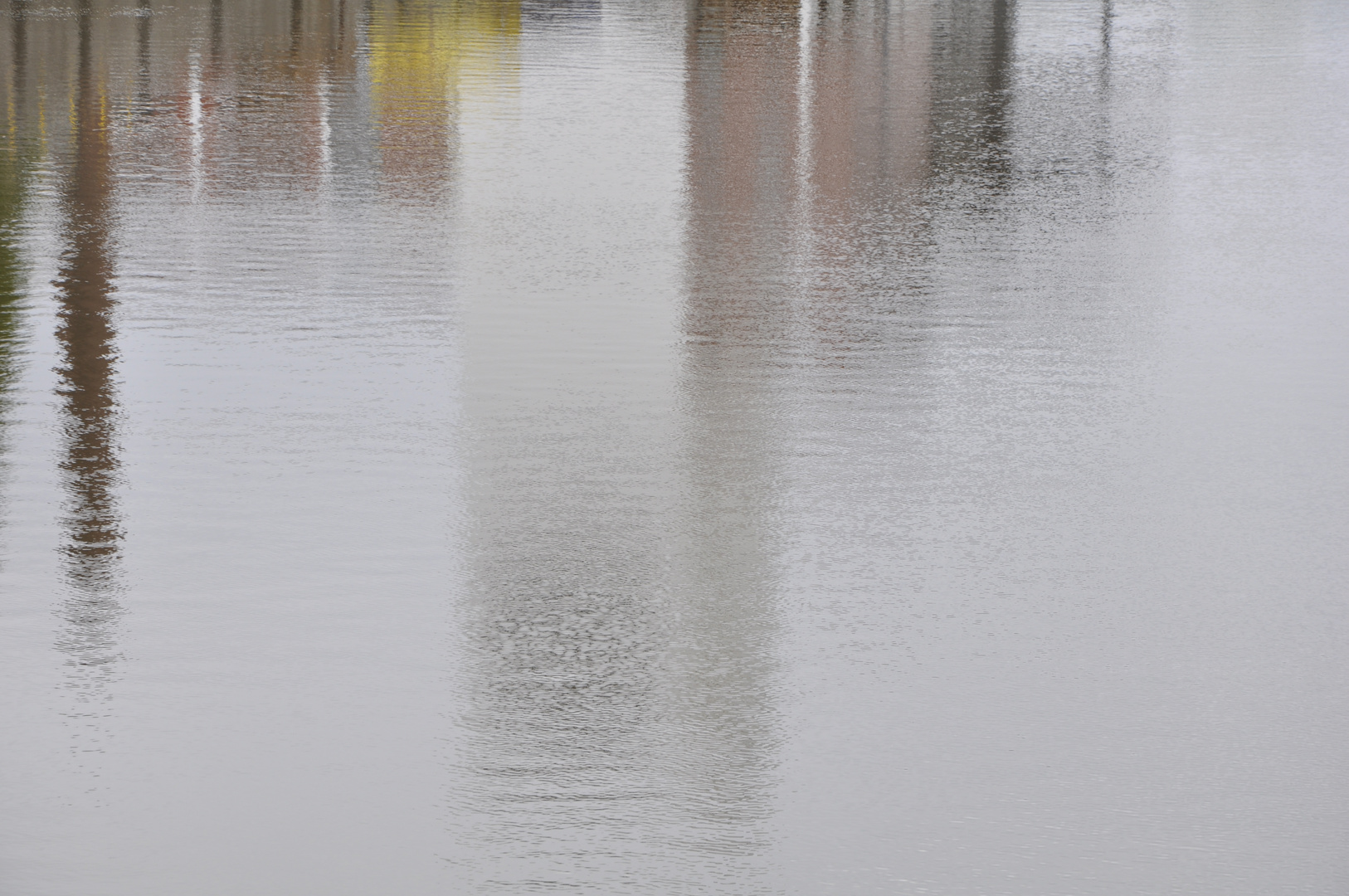 Spiegelung Hafengebäude, Peute