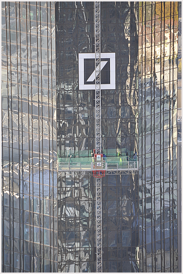 Spiegelung Hochhaus Deutsche-Bank Frankfurt