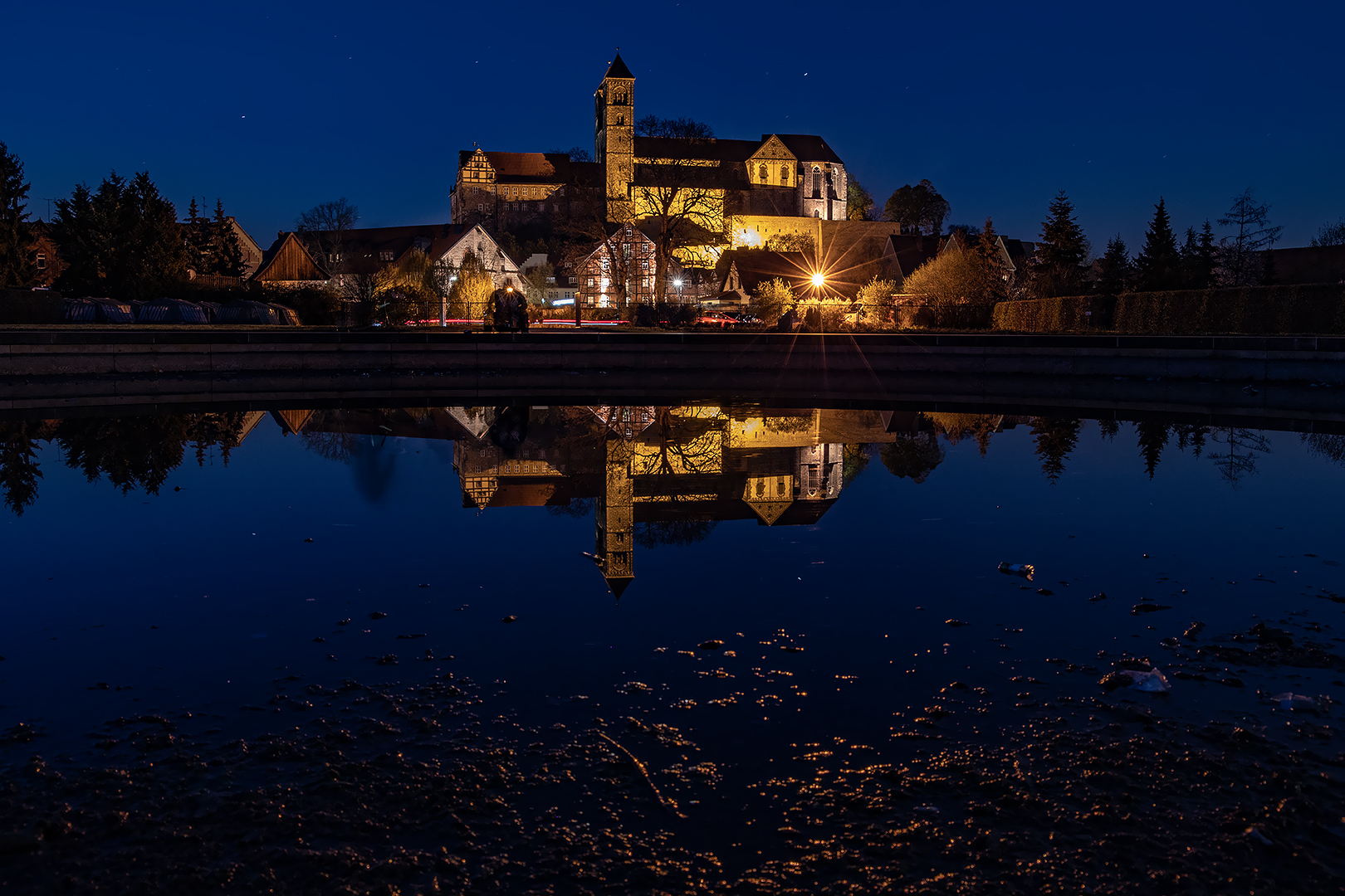 Spiegelung im Abteigarten...