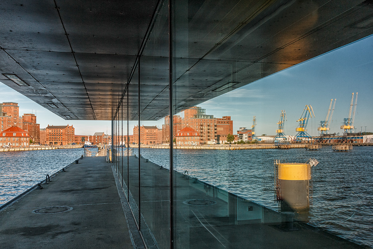 Spiegelung im alten Hafen von Wismar 