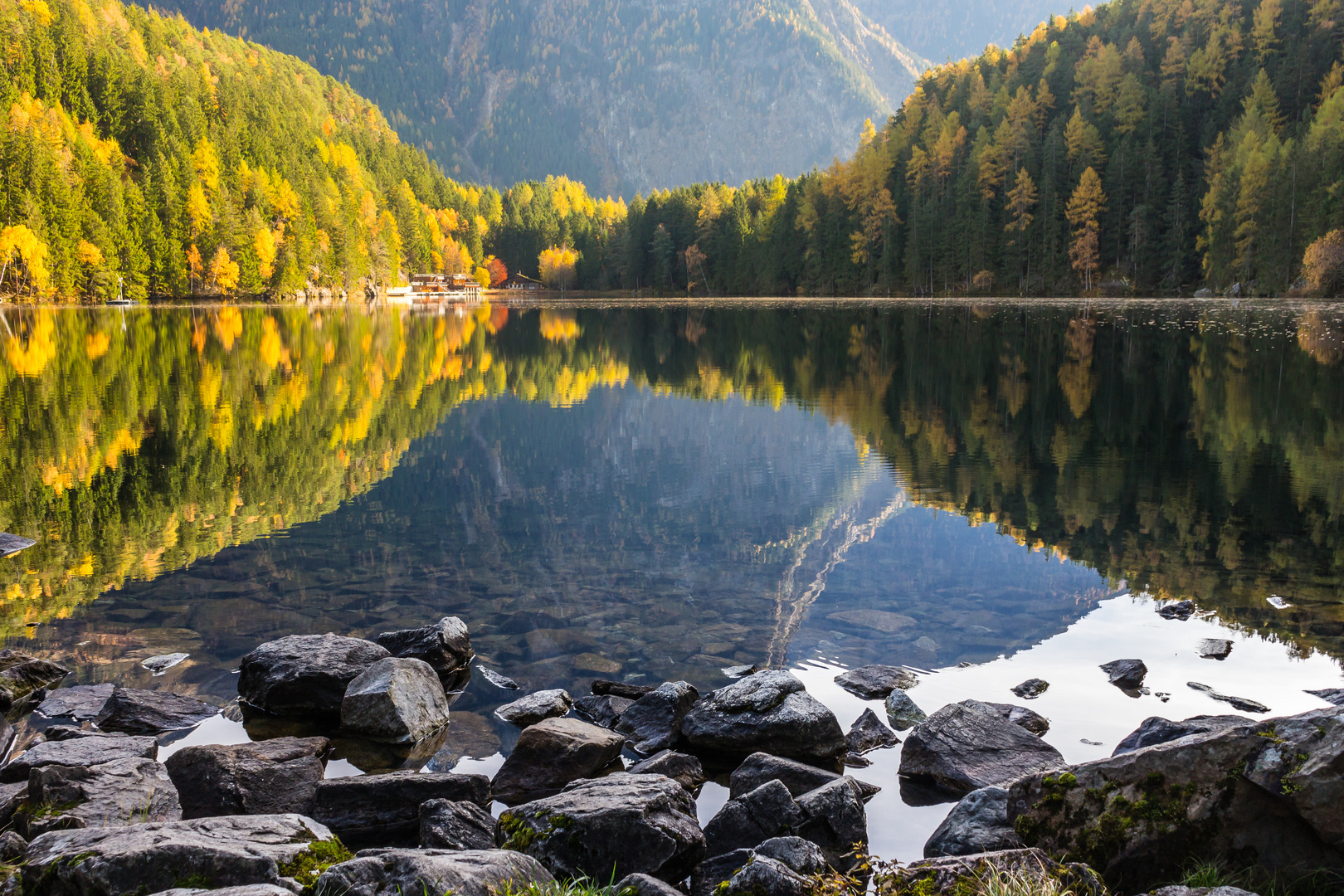 Spiegelung im Bergsee