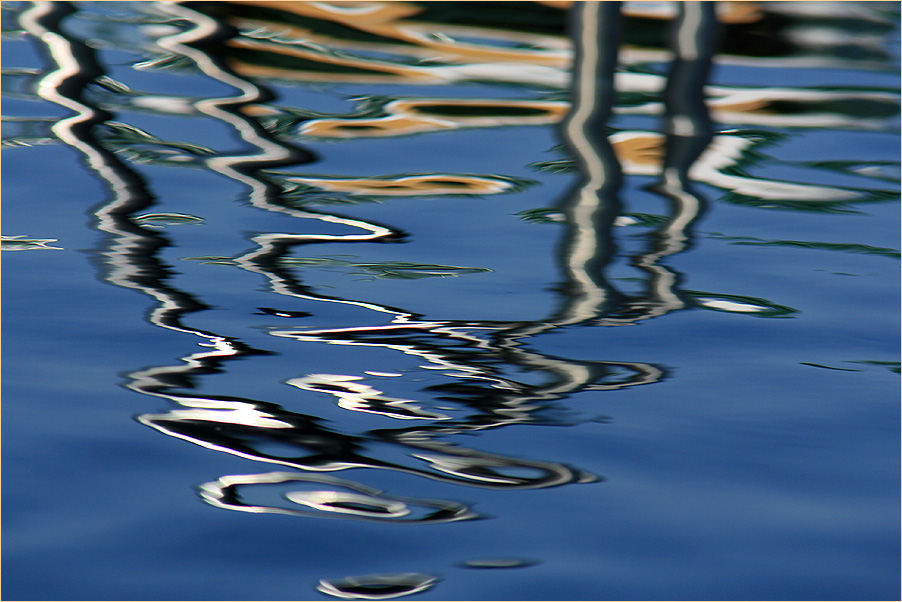 Spiegelung im Blau