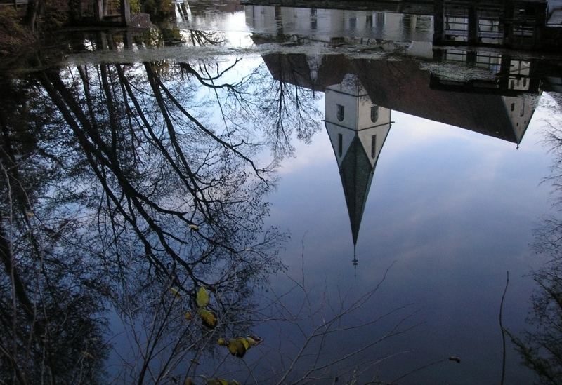 Spiegelung im Blautopf