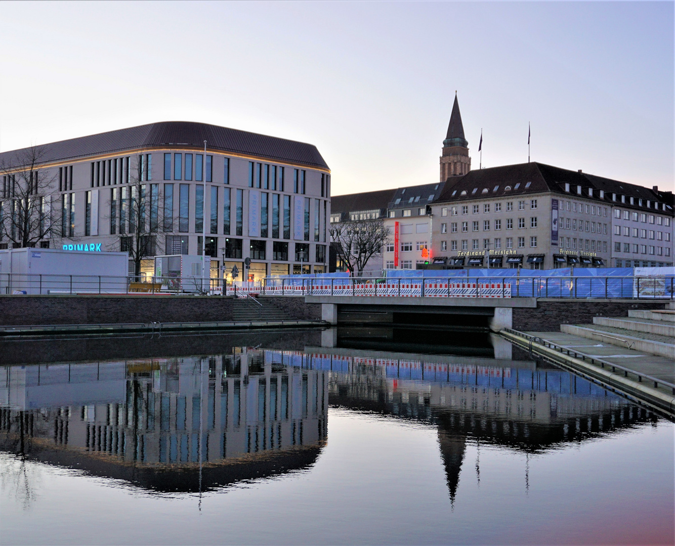 Spiegelung im Bootshafen Kiel Januar 2020