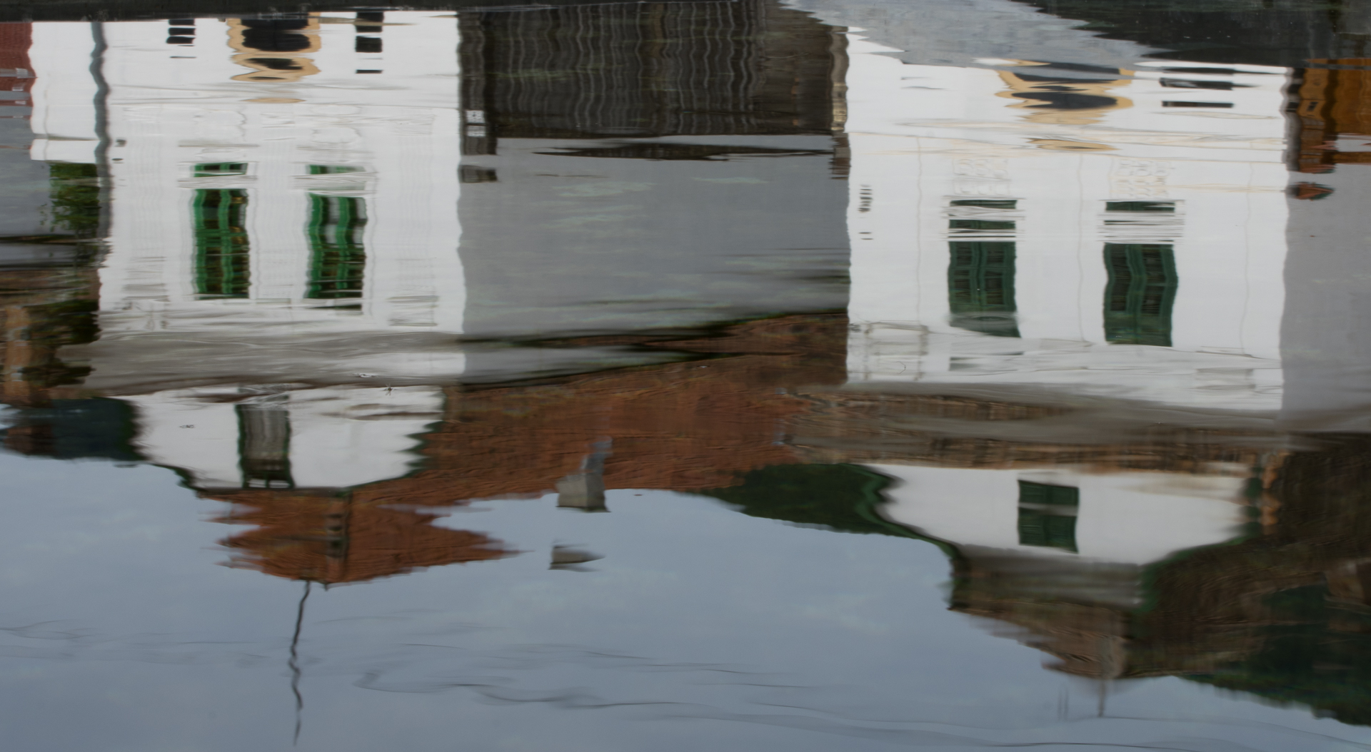 Spiegelung im Brunnen