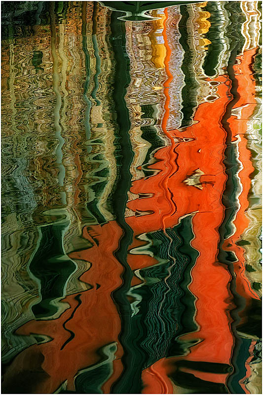 Spiegelung im Canal Grande in Venedig