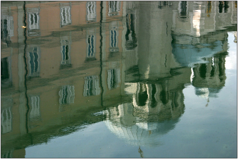 Spiegelung im Canale Grande in Triest