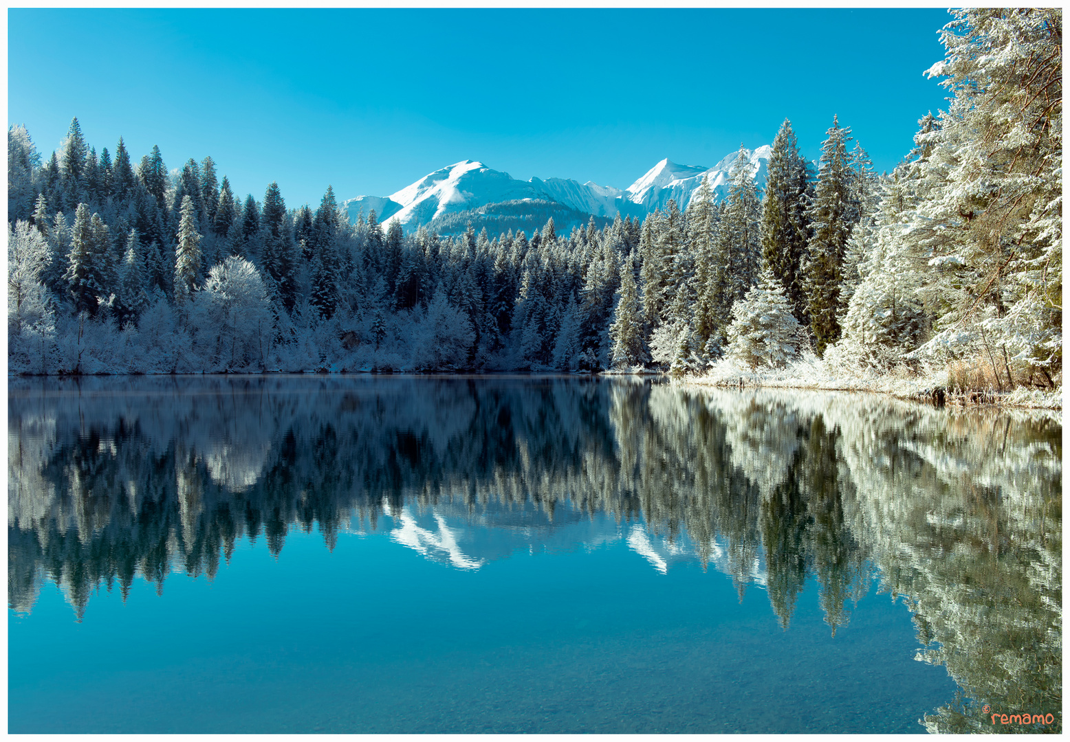 Spiegelung im Crestasee