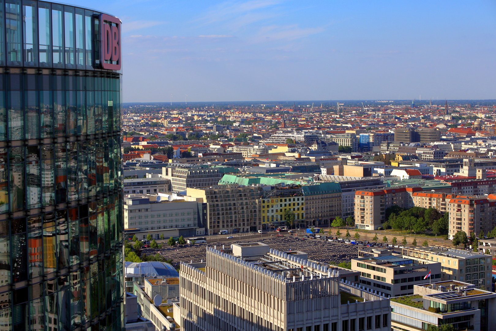 Spiegelung im DB-Tower Berlin