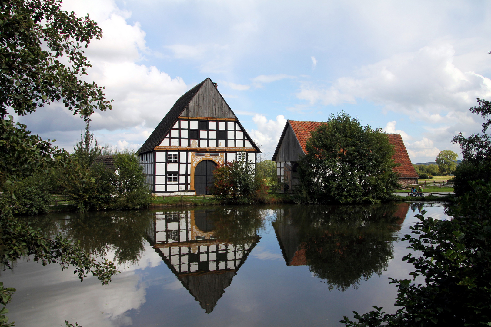 Spiegelung im Dorfteich