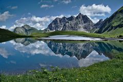 Spiegelung im Eissee