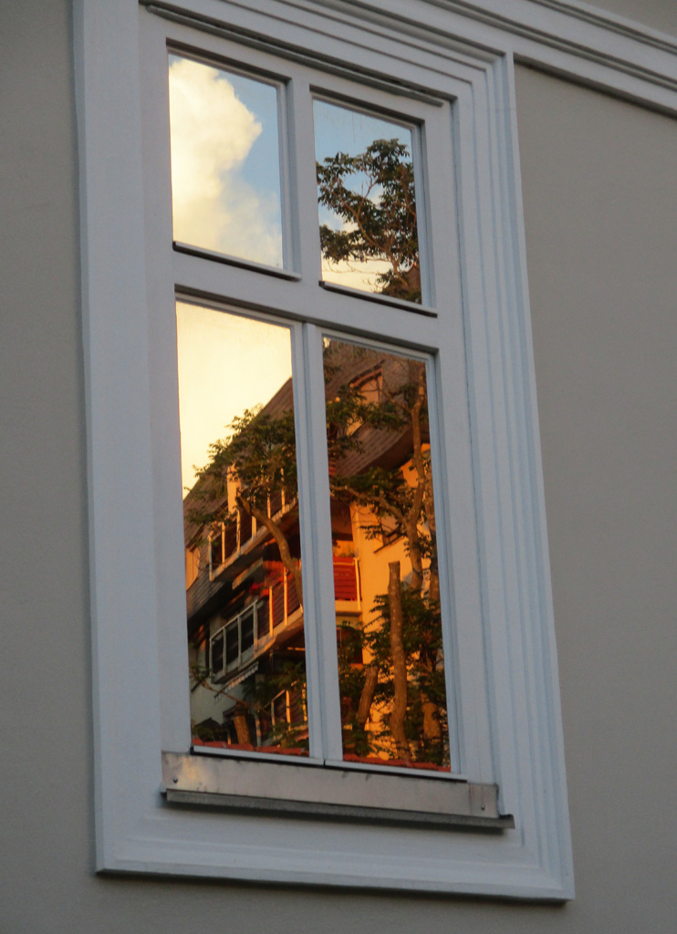 Spiegelung im Fenster 