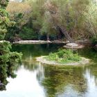 Spiegelung im Gebirgsfluss Megalopotamos im Süden Kretas.