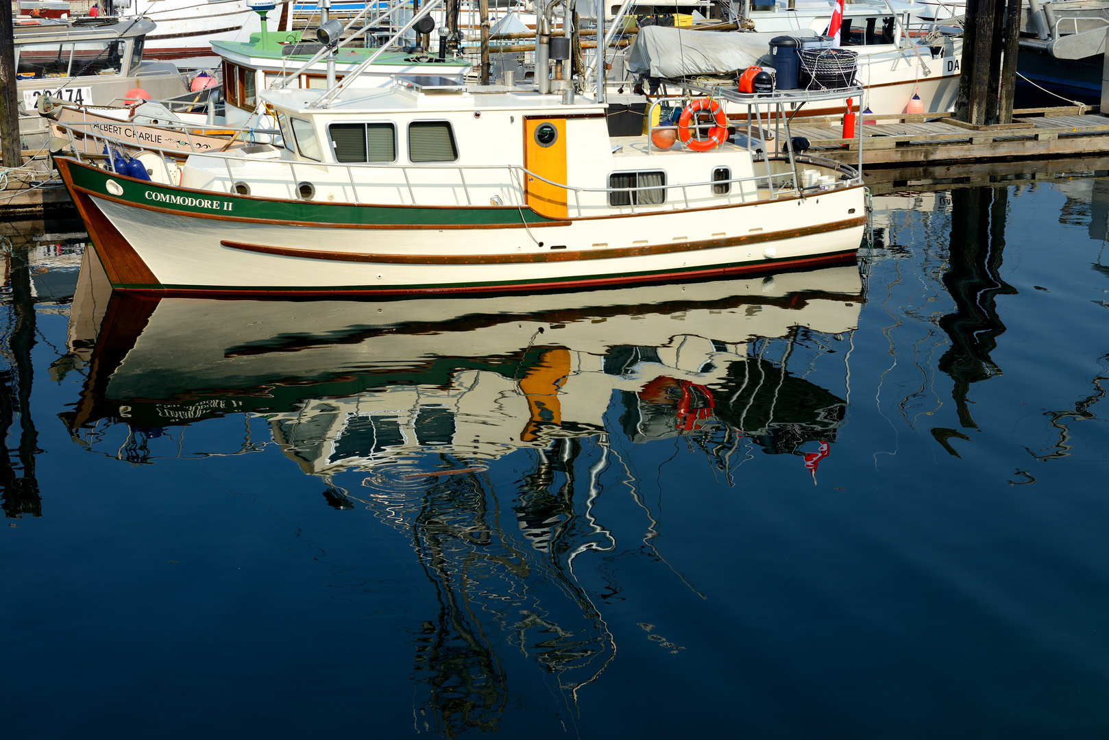 Spiegelung im Hafen von Campbell River