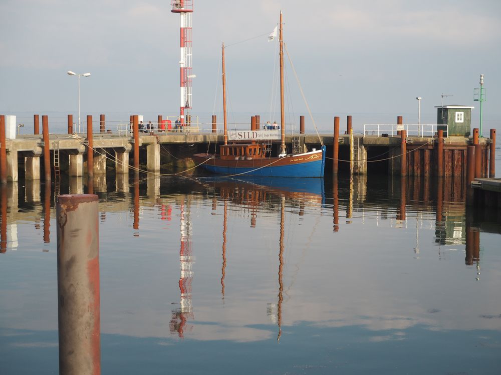 Spiegelung im Hafen von List