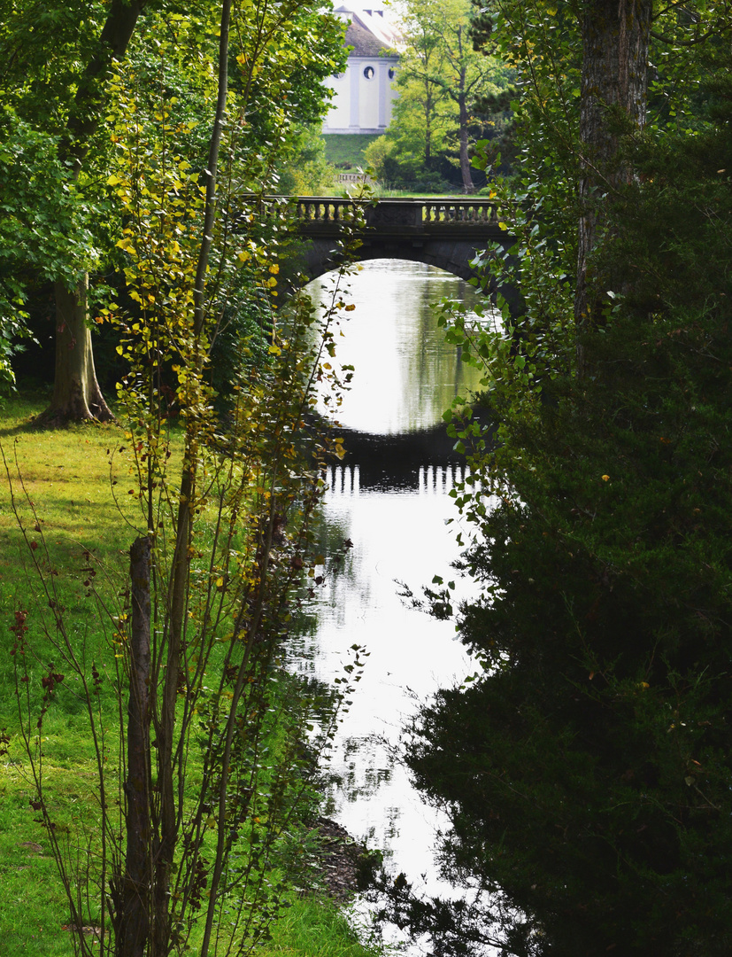 Spiegelung im Herbst