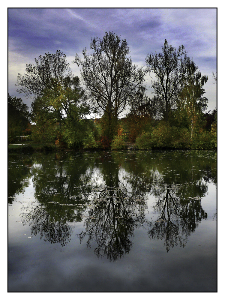 Spiegelung im Herbst