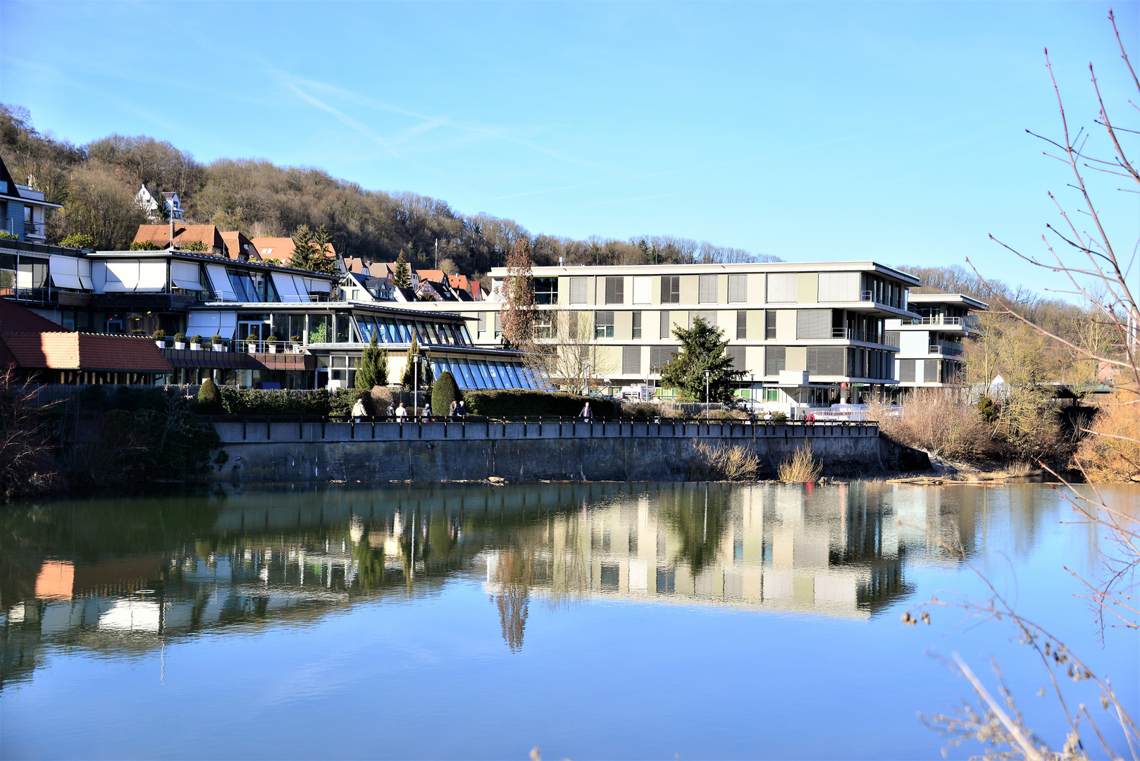 Spiegelung im Kocher in Schwäb. Hall