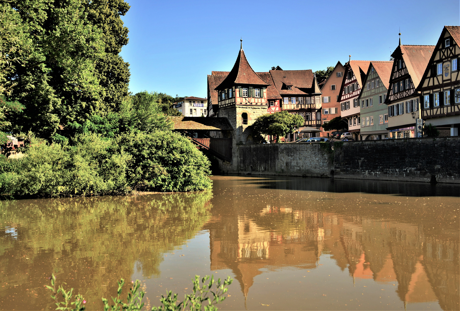 Spiegelung im Kocher in Schwäb,Hall