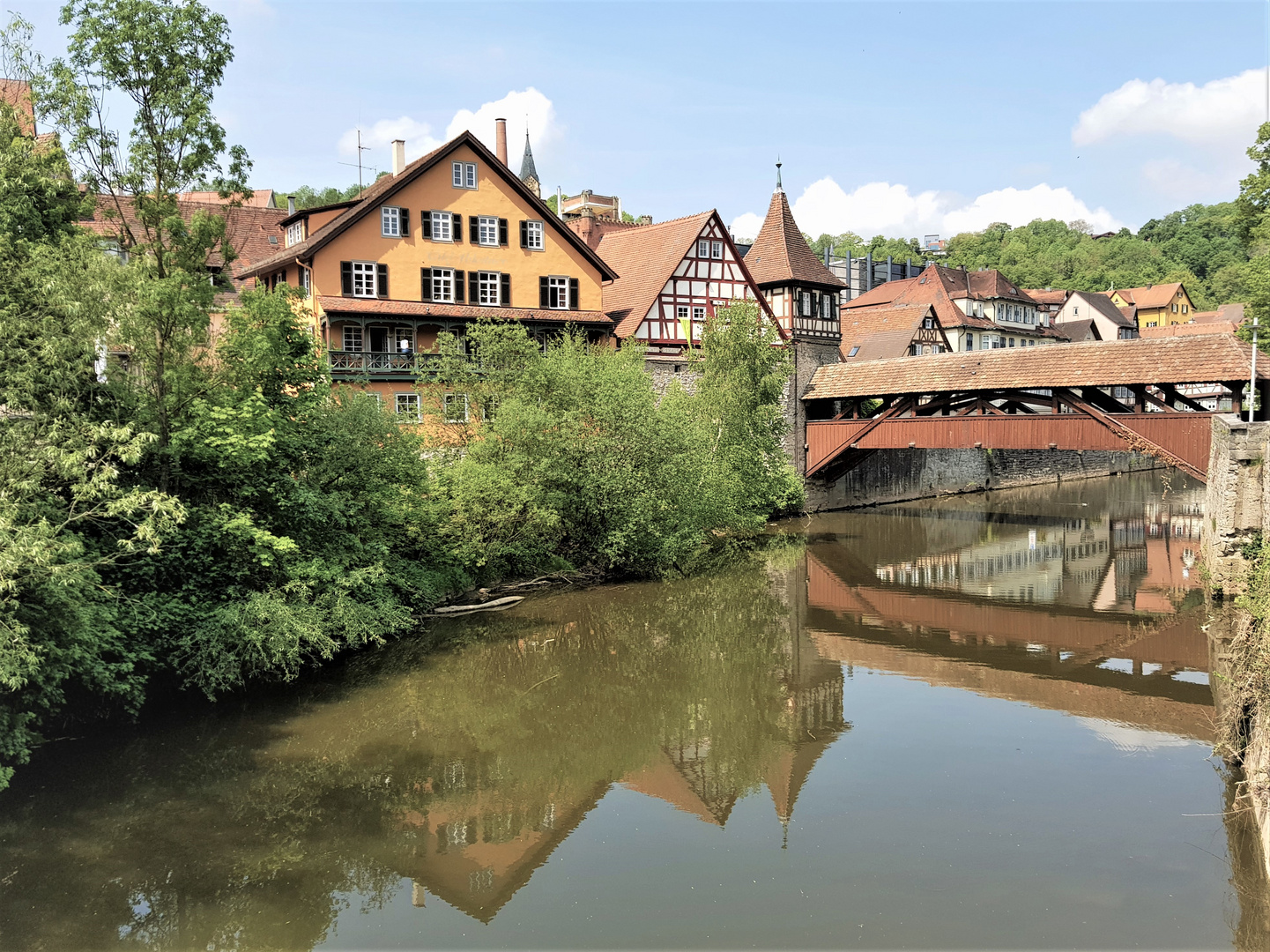 Spiegelung im Kocher von Schwäb. Hall