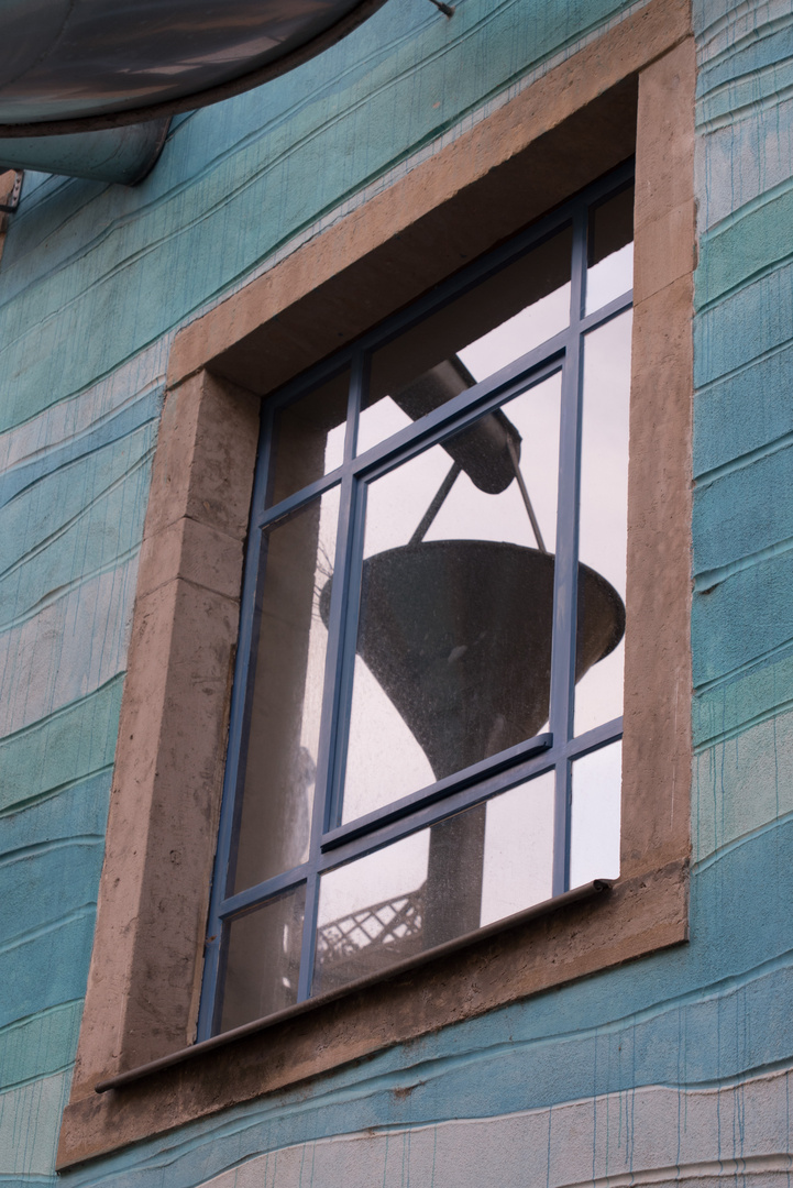 Spiegelung im Kunsthof in Dresden Neustadt